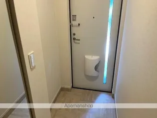 ウィンドヒル【2階】の玄関