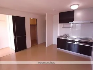 サン・ボナール A棟【1階】の居間