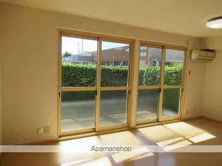 リビングタウン長橋台 D【1階】の居間