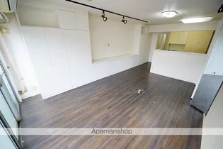 秀和神宮レジデンス【3階】の居間