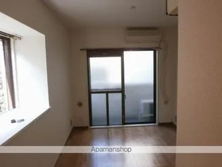 メゾンドラビヤル【1階】の居間