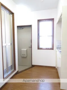 ライブリー上杉【1階】の玄関