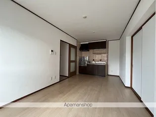 メゾンコーポ井口【304号室】の居間