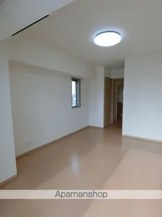 グランビューネレジデンス【3階】の居間