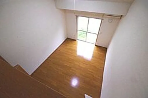 しらかばハイツ【105号室】の居間