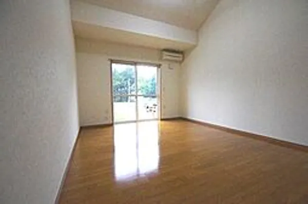 しらかばハイツ【105号室】の居間