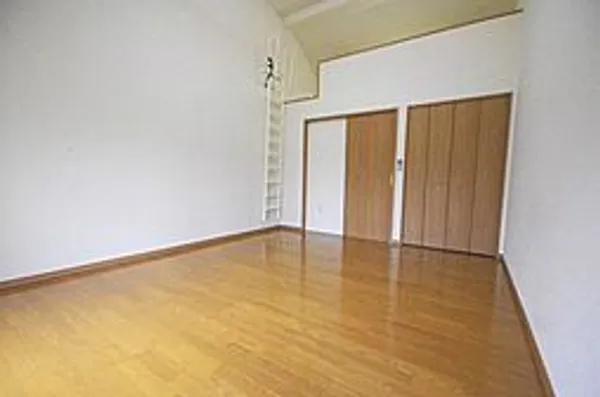 しらかばハイツ【105号室】の居間