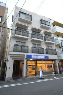 ファミーユ河村【2階】の外観