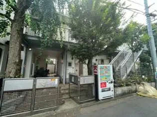 シャンブルシオン【1階】の外観