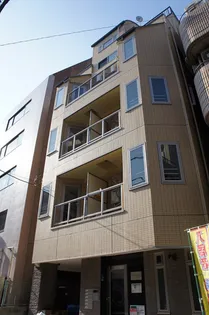 トワ ヴェール上野【1階】の外観