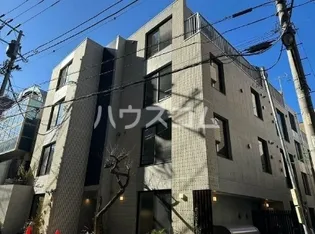東京都新宿区市谷仲之町【マンション】の外観