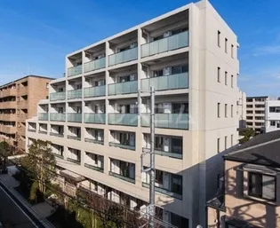 東京都新宿区市谷仲之町【マンション】の外観