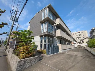 ファビュラス松下【1階】の外観