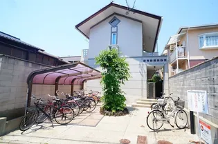 京都府京都市北区等持院西町【アパート】の外観