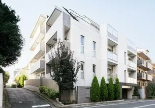 東京都新宿区市谷薬王寺町【マンション】の外観