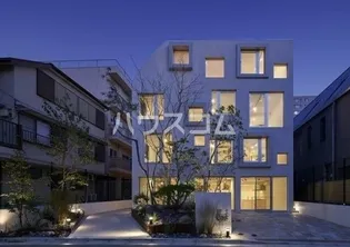 東京都新宿区大京町【マンション】の外観