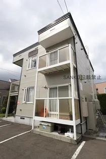 コリーヌA【1階】の外観