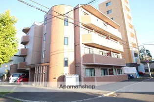 ラークヒルズステーションフロントの画像