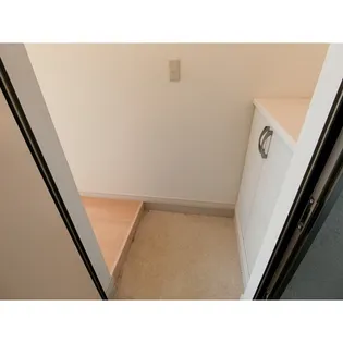 プレシャス23番館【2階】の玄関