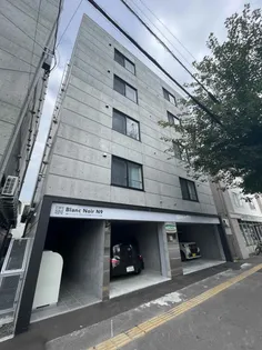 BLANC NOIR N9の画像