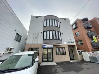 西岡ベストフラット【3階】の外観