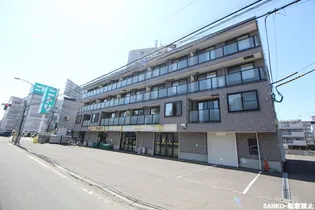 カルフール麻生【3階】の外観