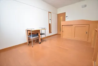 レオパレス里塚ベストフラット【104号室】の居間