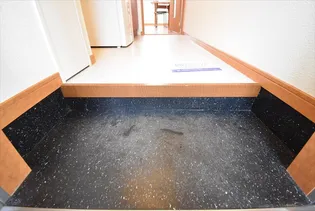 レオパレス里塚ベストフラット【104号室】の玄関