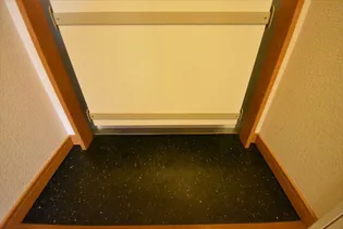 レオパレス里塚ベストフラット【205号室】の玄関