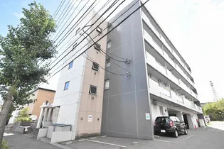 イーストウォール【2階】の外観