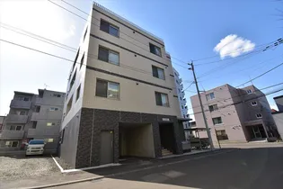 カスタムルーム月寒中央【3階】の外観