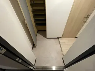 プラン・ドゥ・ボヌール【0102号室】の玄関