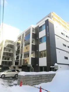 ローワン【3階】の外観