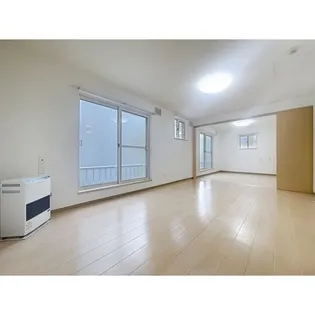 ヒュース平岸G【2階】の居間