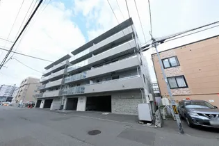 GLASS山鼻EAST【5階】の外観