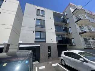 アイル山鼻【3階】の外観