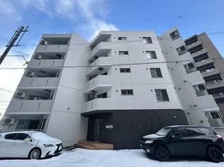 CREDIBLE(旧AYA CASA)【1階】の外観