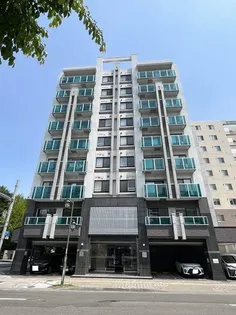 ノヴァ知事公館前の画像