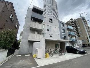 ラヴェーラ円山鳥居前【1階】の外観