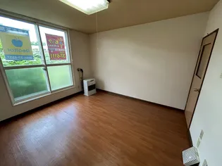 コートハウス愛宕B【108号室】の居間