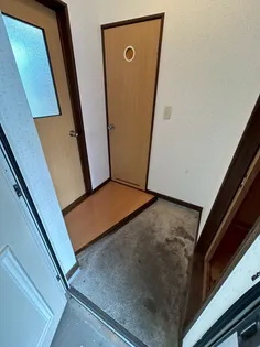 コートハウス愛宕B【2階】の玄関