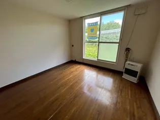 コートハウス愛宕B【111号室】の居間