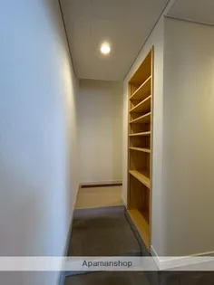 T.M.S A棟【1階】の玄関