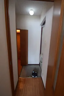 パミール【201号室】の玄関