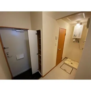 レオパレス青雲Ⅱ【104号室】の玄関