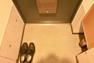 パークハイツH【1階】の玄関