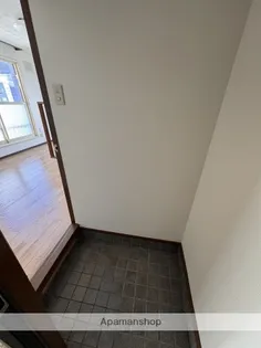 サンハイツA棟【5号室】の玄関