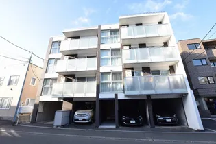 ドゥーディマンシュ【3階】の外観