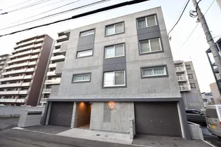 ラヴェーラ裏参道の画像