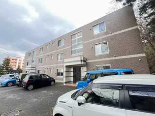 カレラ山鼻【1階】の外観